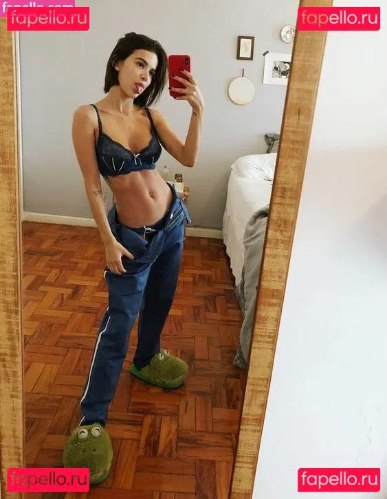 Manu Gavassi Onlyfans Photo Gallery 