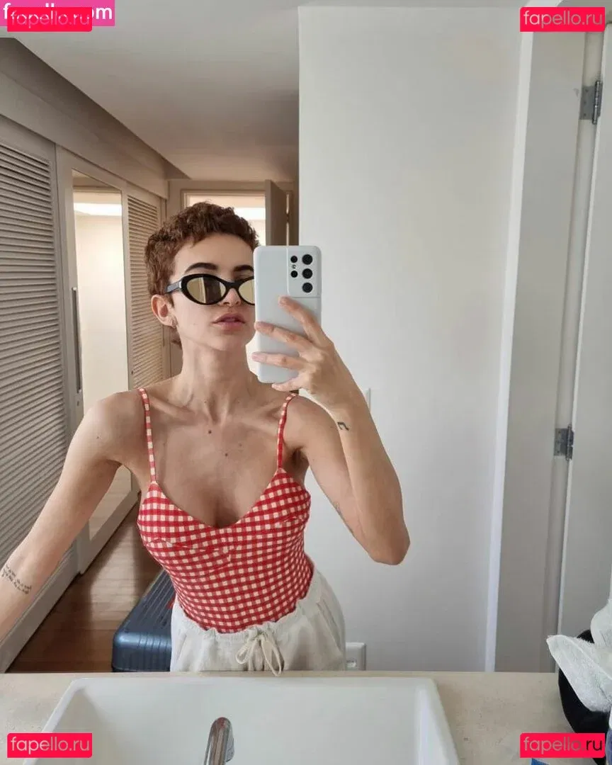 Manu Gavassi Onlyfans Photo Gallery 