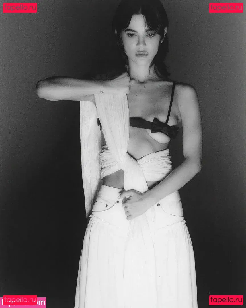 Manu Gavassi Onlyfans Photo Gallery 