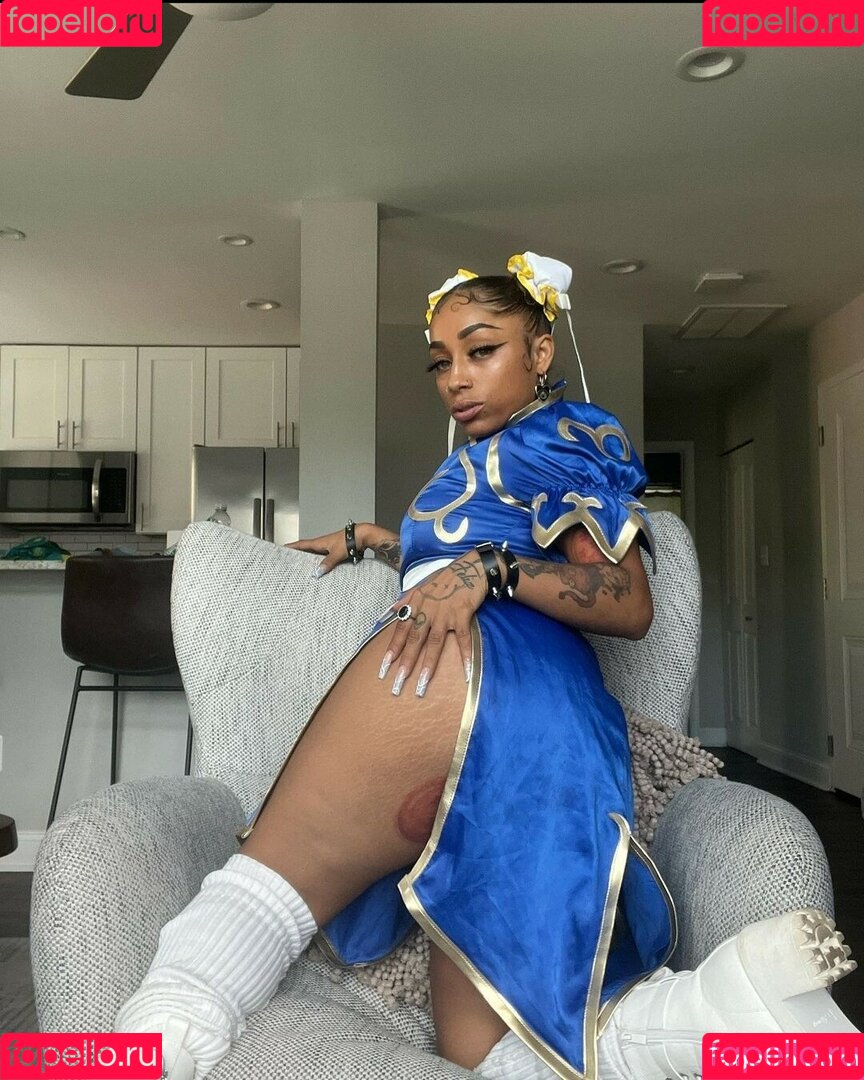 helloomcfly Onlyfans Photo Gallery 