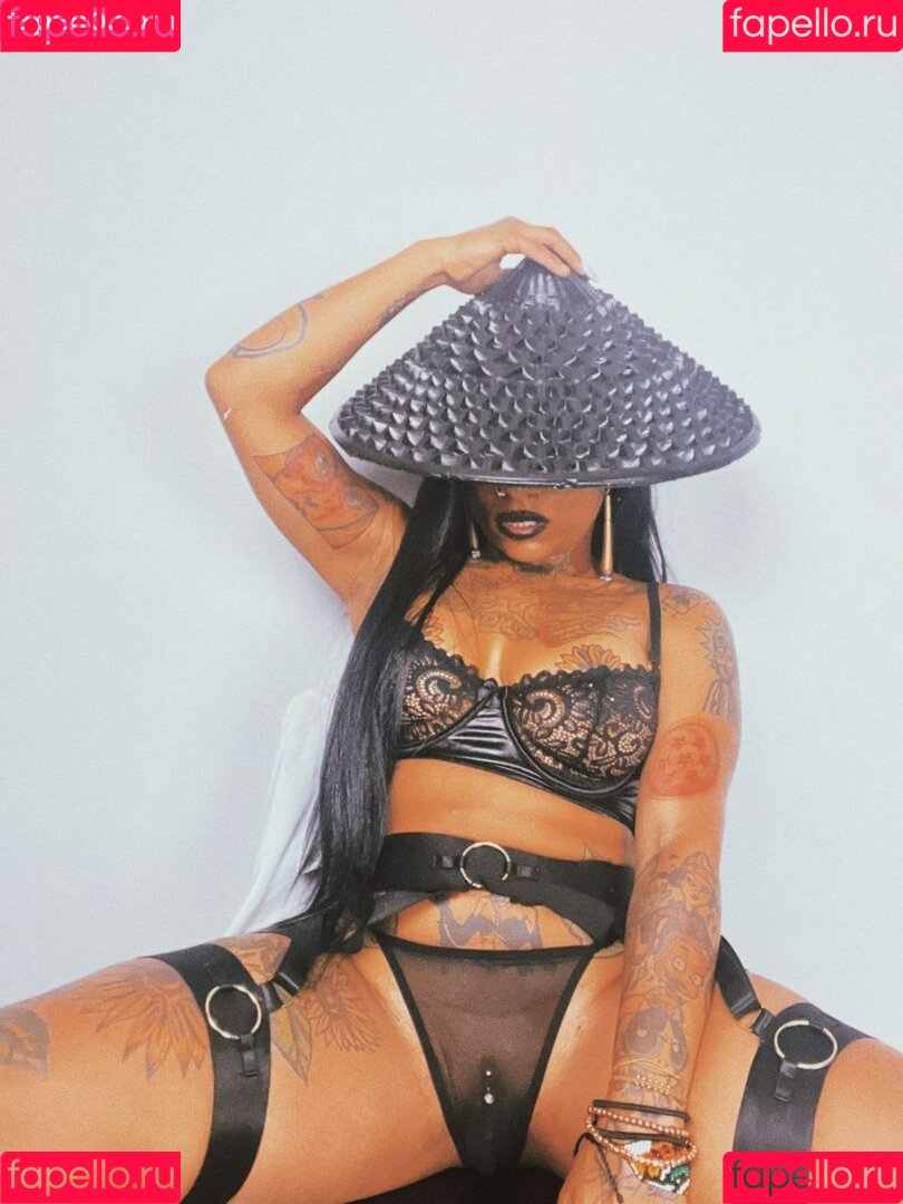 helloomcfly Onlyfans Photo Gallery 