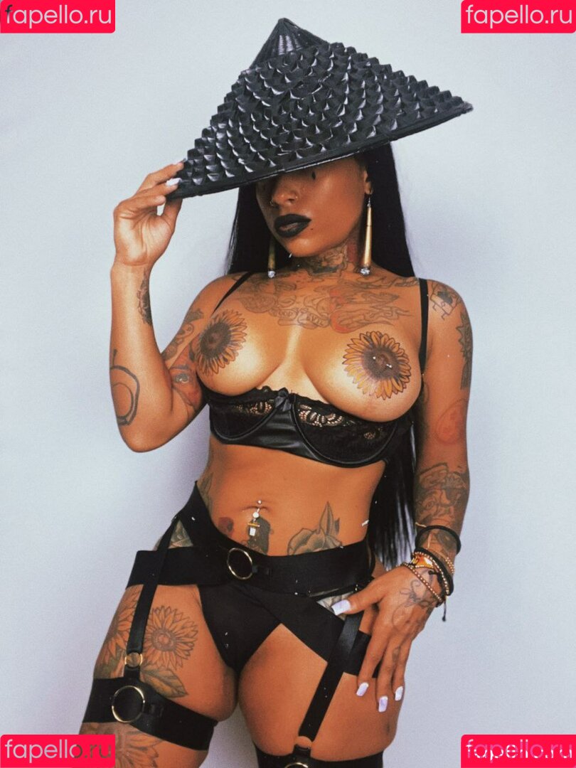 helloomcfly Onlyfans Photo Gallery 