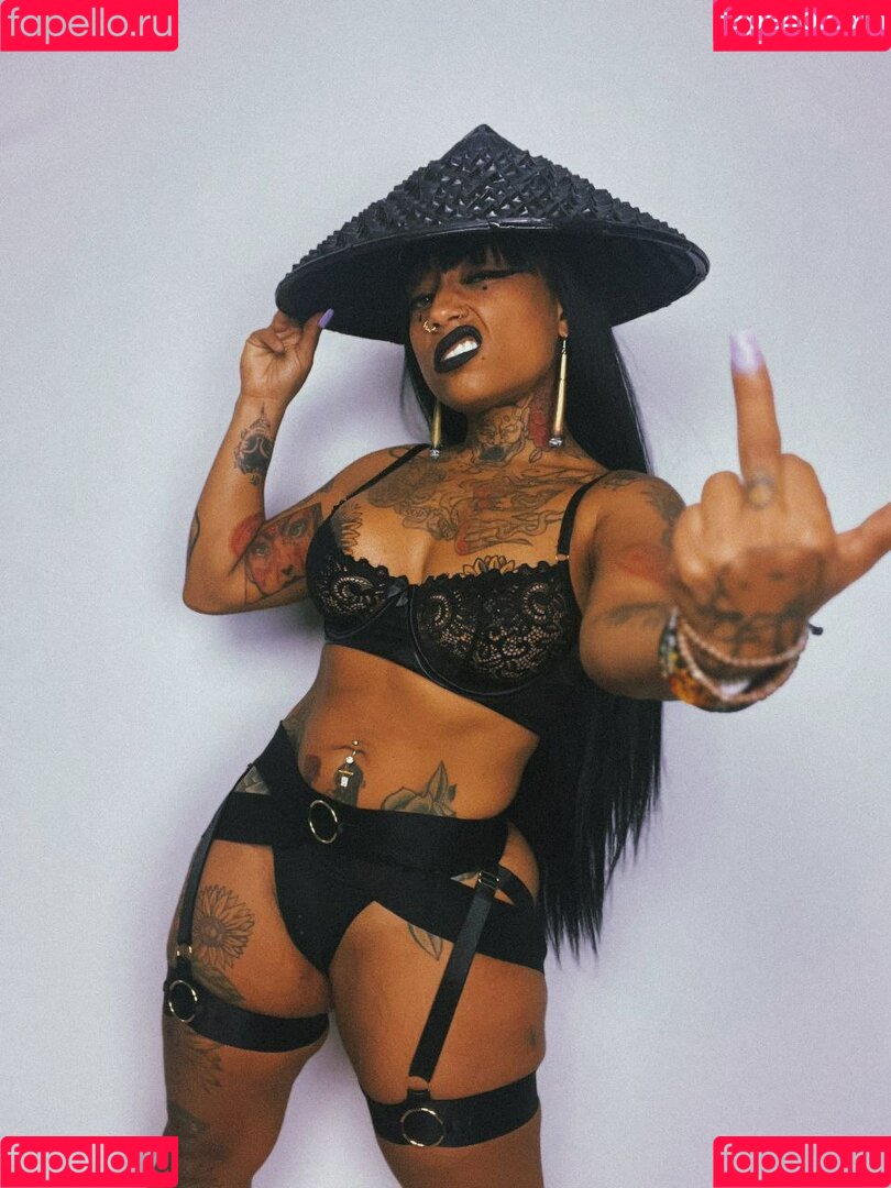 helloomcfly Onlyfans Photo Gallery 