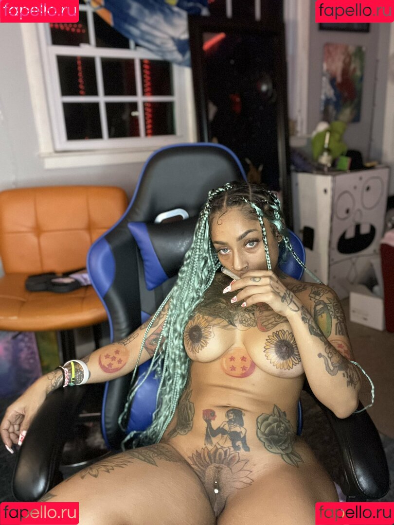 helloomcfly Onlyfans Photo Gallery 