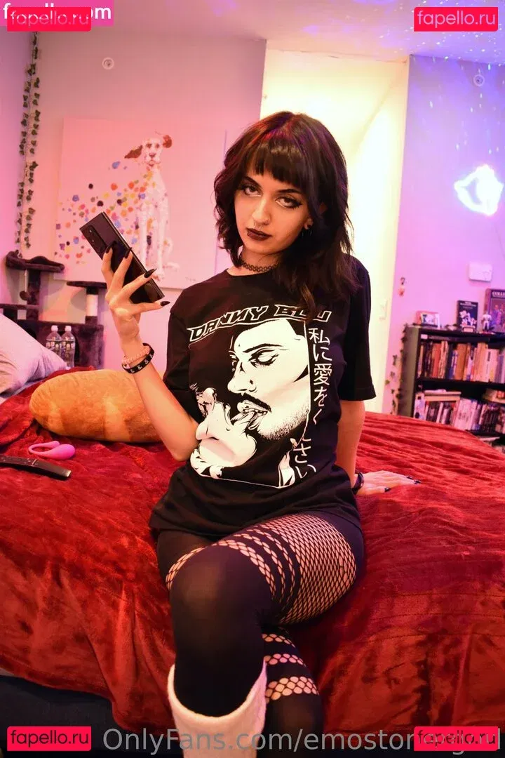 Emostonergorl Onlyfans Photo Gallery 