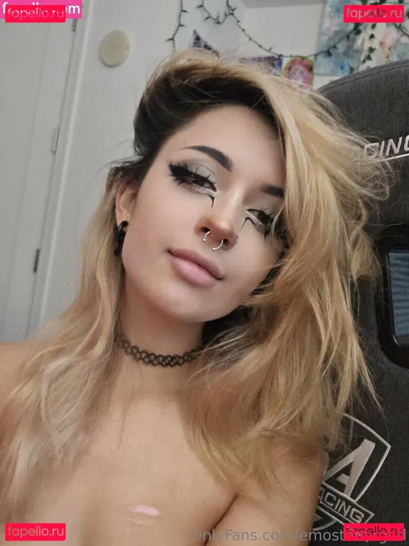 Emostonergorl Onlyfans Photo Gallery 