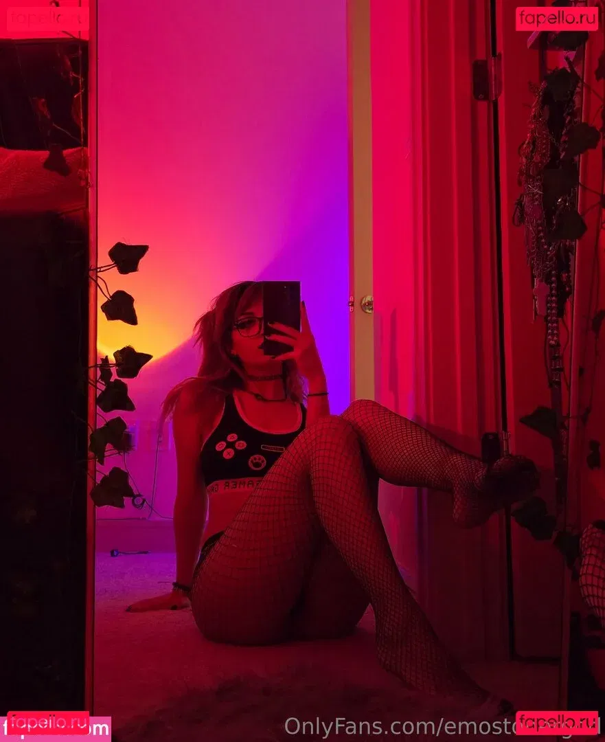 Emostonergorl Onlyfans Photo Gallery 