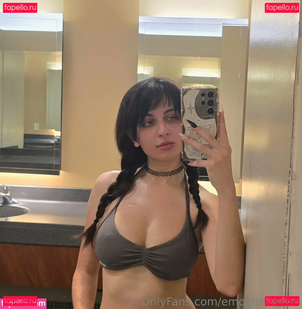 Emostonergorl Onlyfans Photo Gallery 