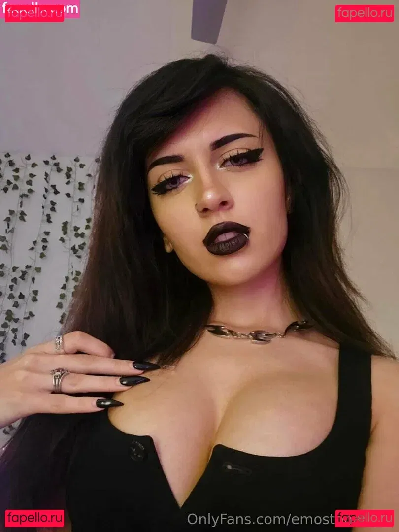 Emostonergorl Onlyfans Photo Gallery 