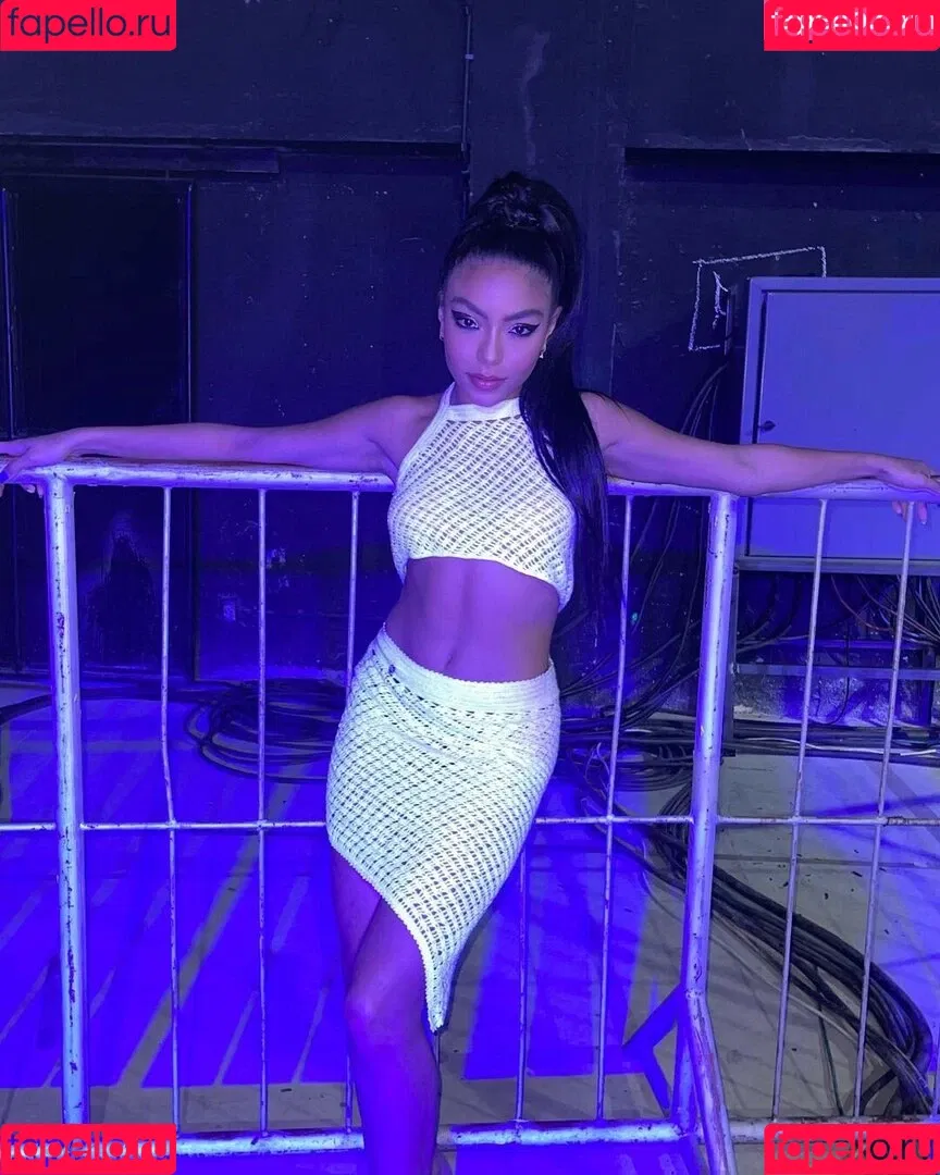 Any Gabrielly Onlyfans Photo Gallery 