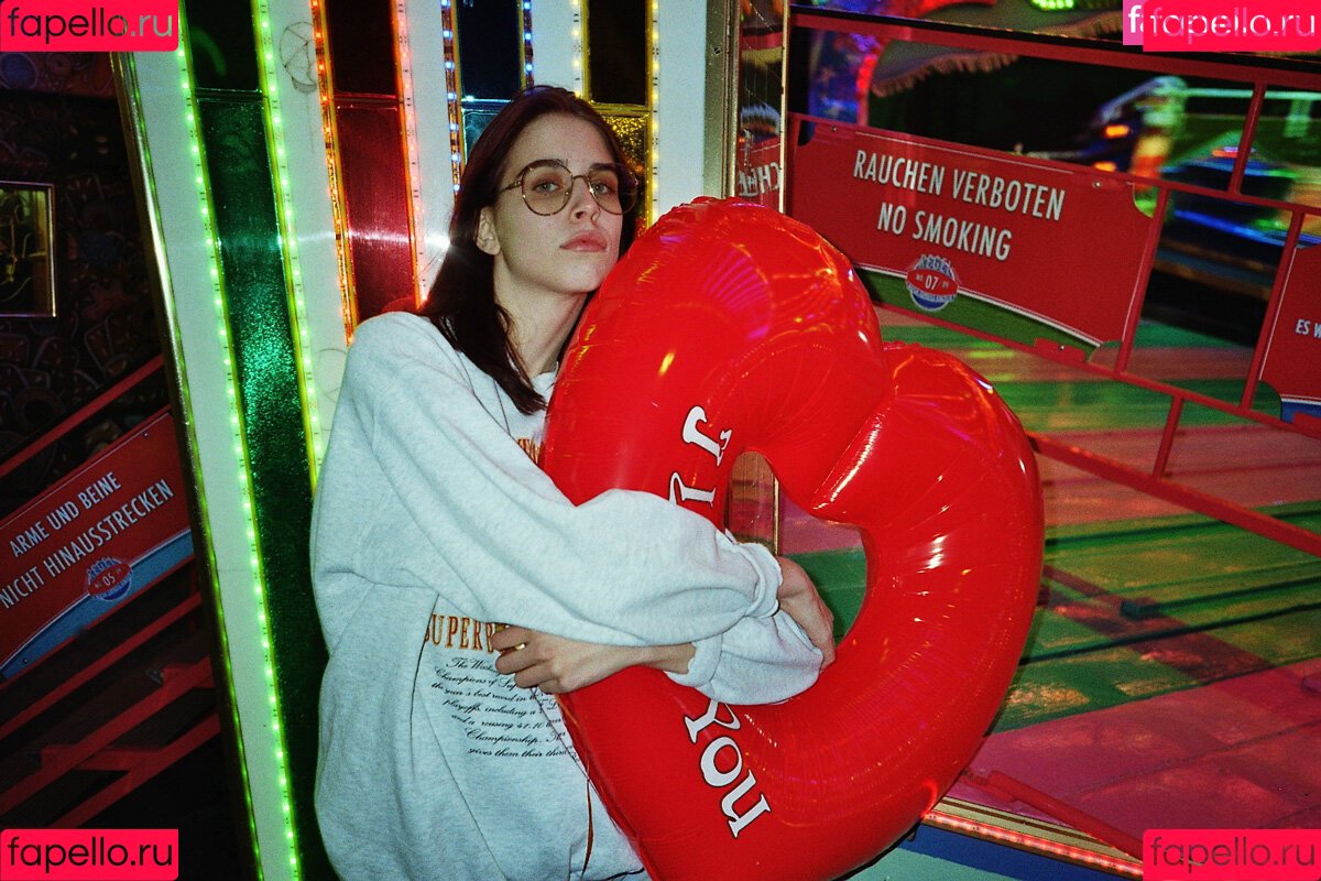 Ariane Ganz Onlyfans Photo Gallery 