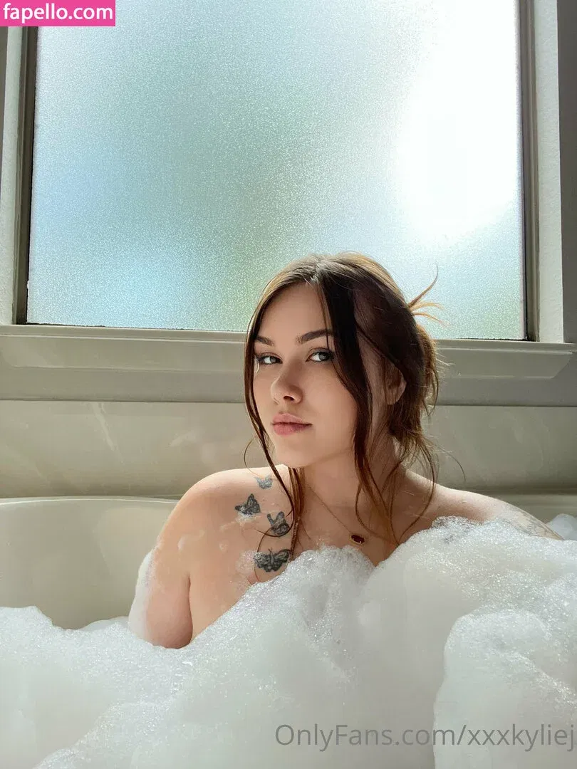 xxxkyliej Onlyfans Photo Gallery 