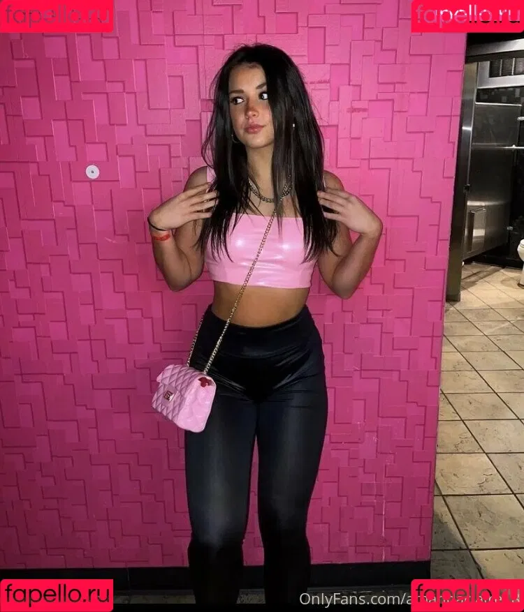 amandaclaire18 Onlyfans Photo Gallery 