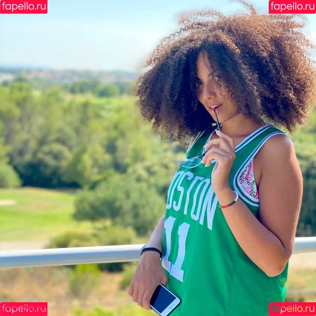 Ines Curly Onlyfans Photo Gallery 