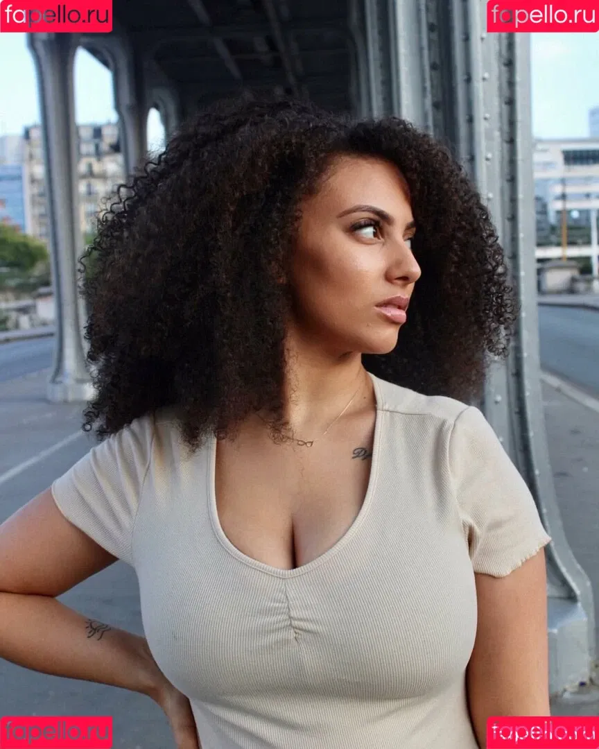 Ines Curly Onlyfans Photo Gallery 