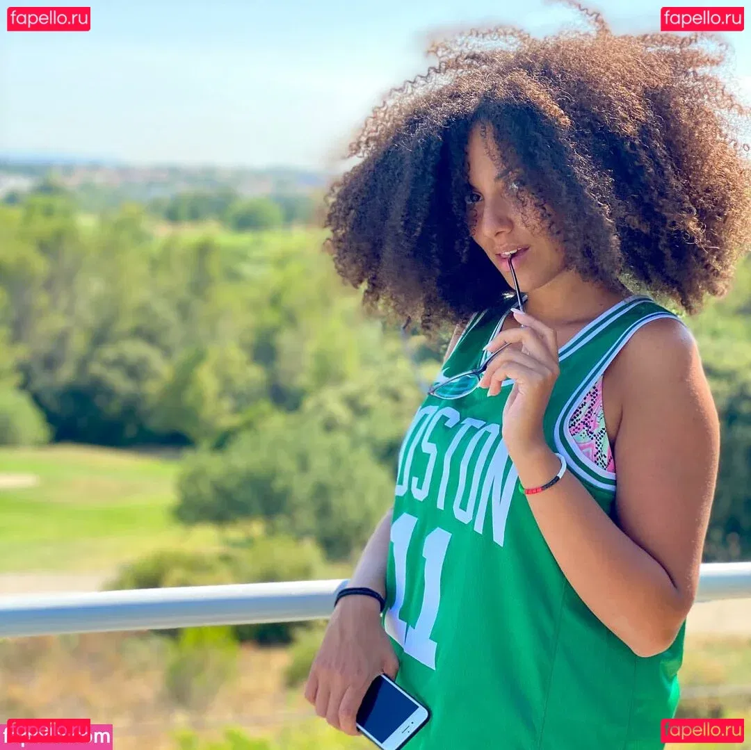 Ines Curly Onlyfans Photo Gallery 