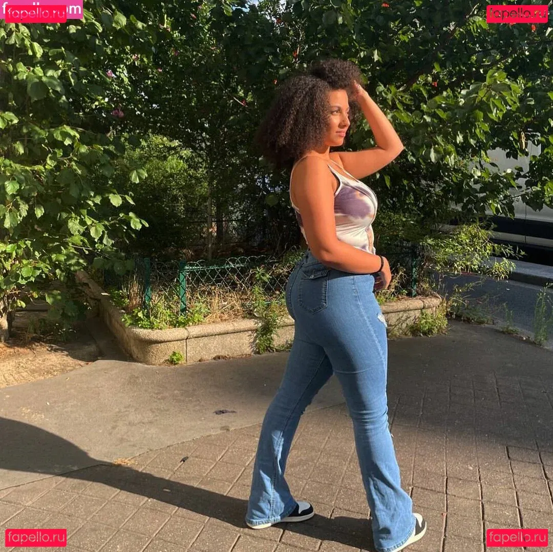 Ines Curly Onlyfans Photo Gallery 