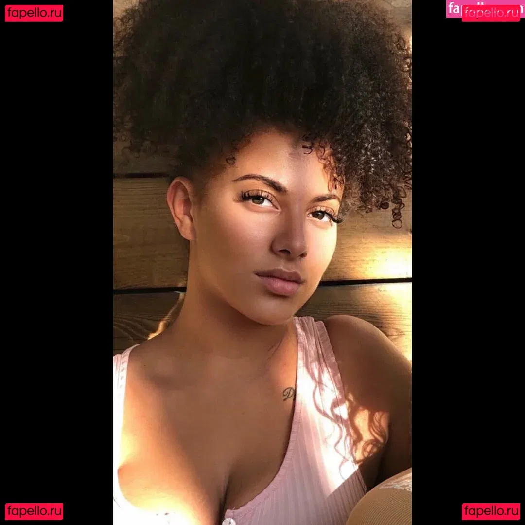 Ines Curly Onlyfans Photo Gallery 