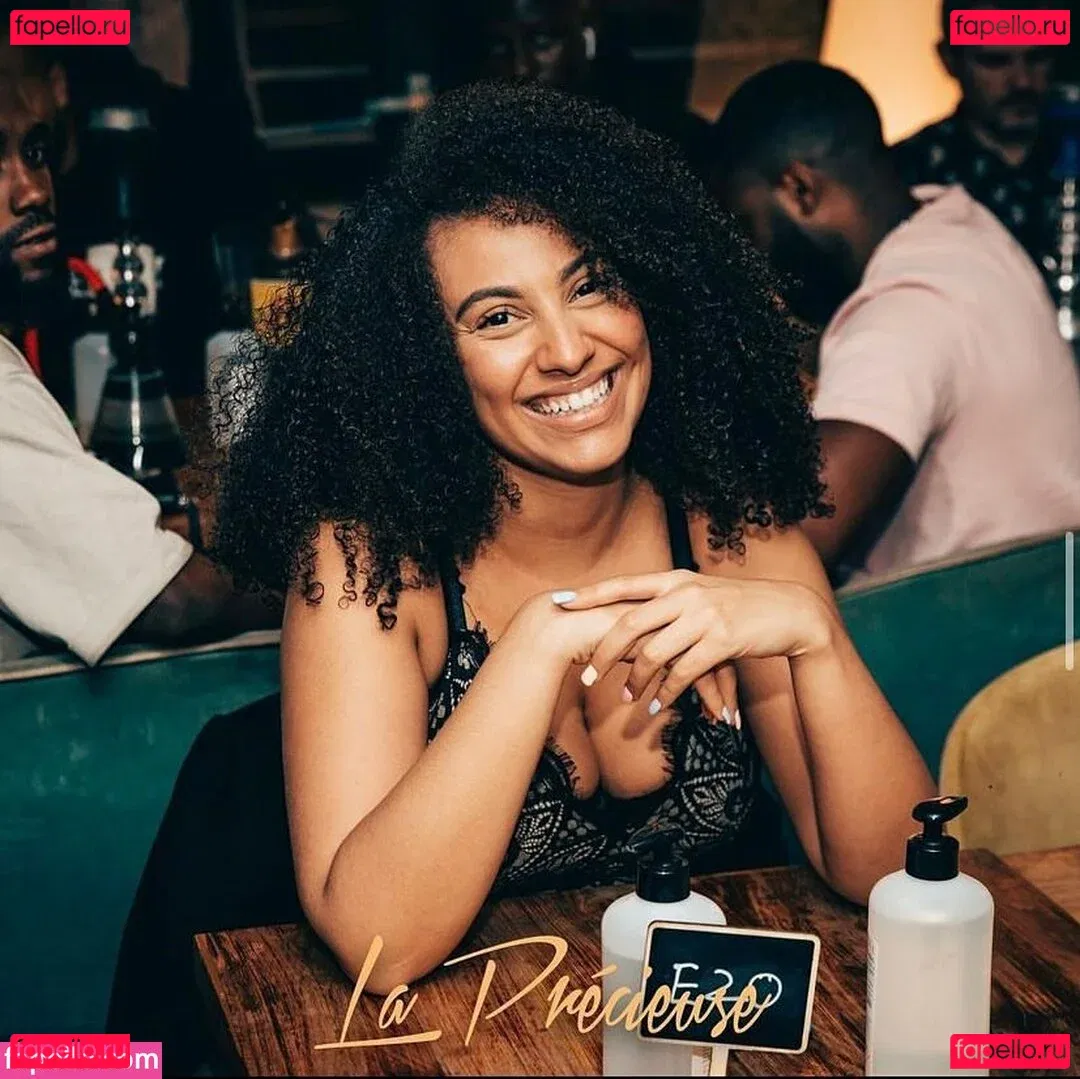 Ines Curly Onlyfans Photo Gallery 