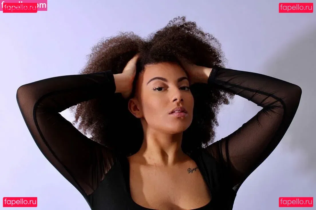 Ines Curly Onlyfans Photo Gallery 