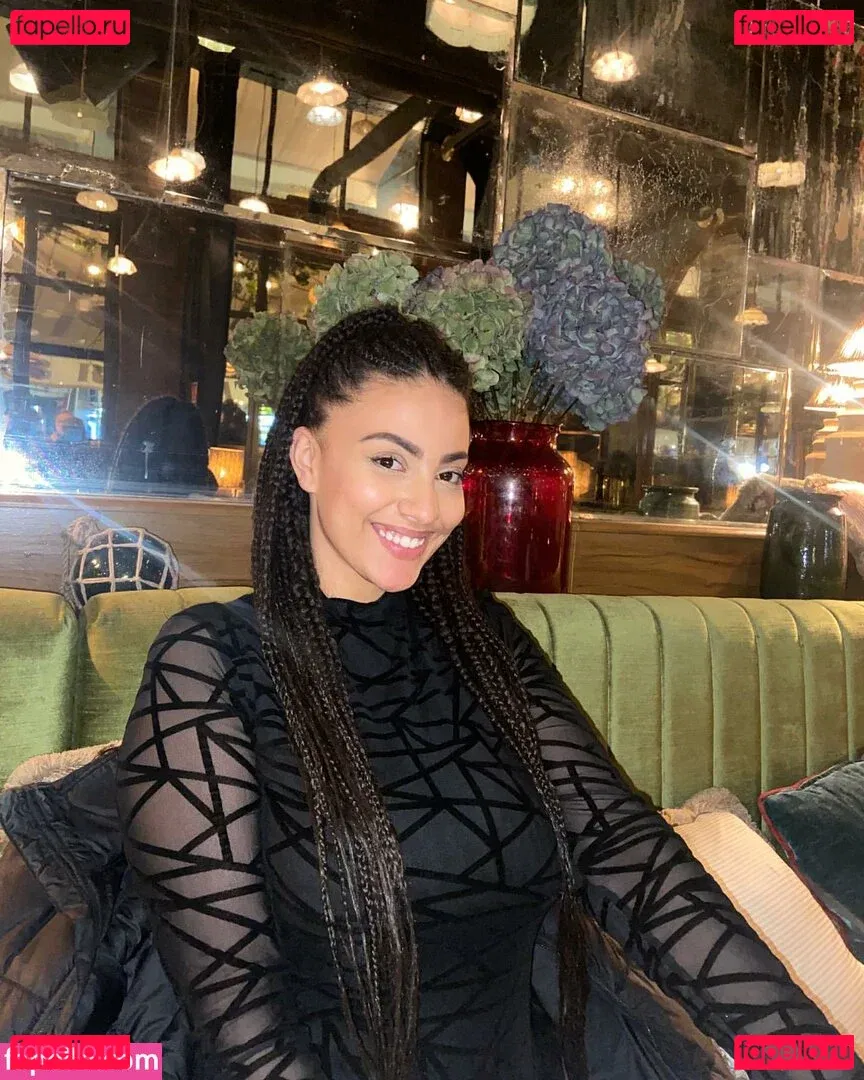 Ines Curly Onlyfans Photo Gallery 