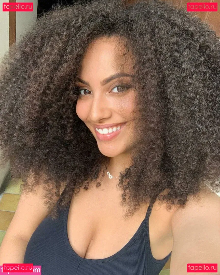 Ines Curly Onlyfans Photo Gallery 