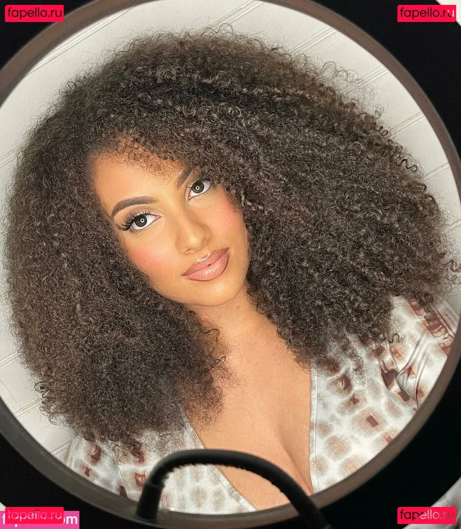 Ines Curly Onlyfans Photo Gallery 