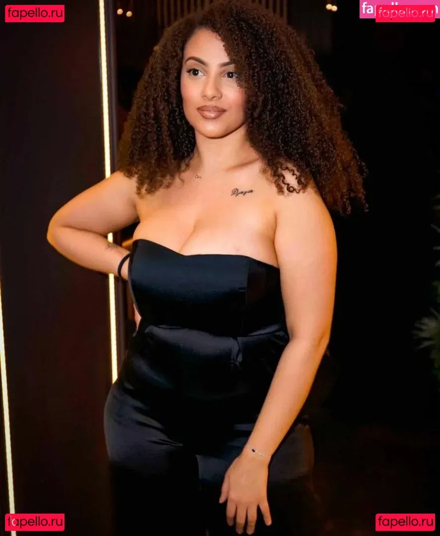 Ines Curly Onlyfans Photo Gallery 