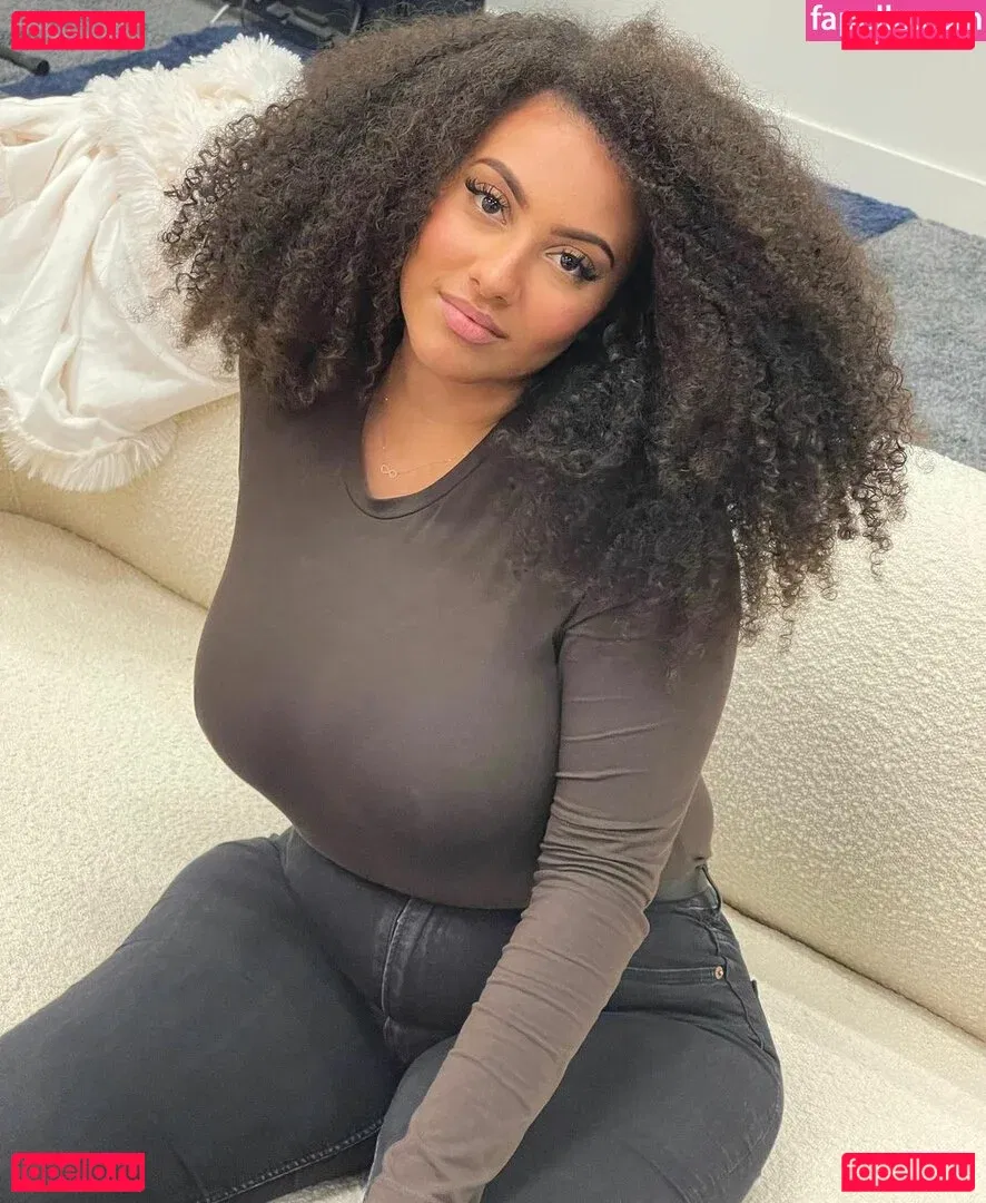 Ines Curly Onlyfans Photo Gallery 