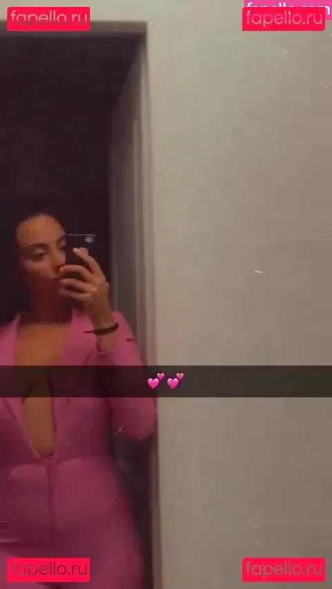 Ines Curly Onlyfans Photo Gallery 