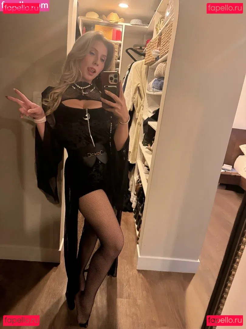 Lena Paul Onlyfans Photo Gallery 