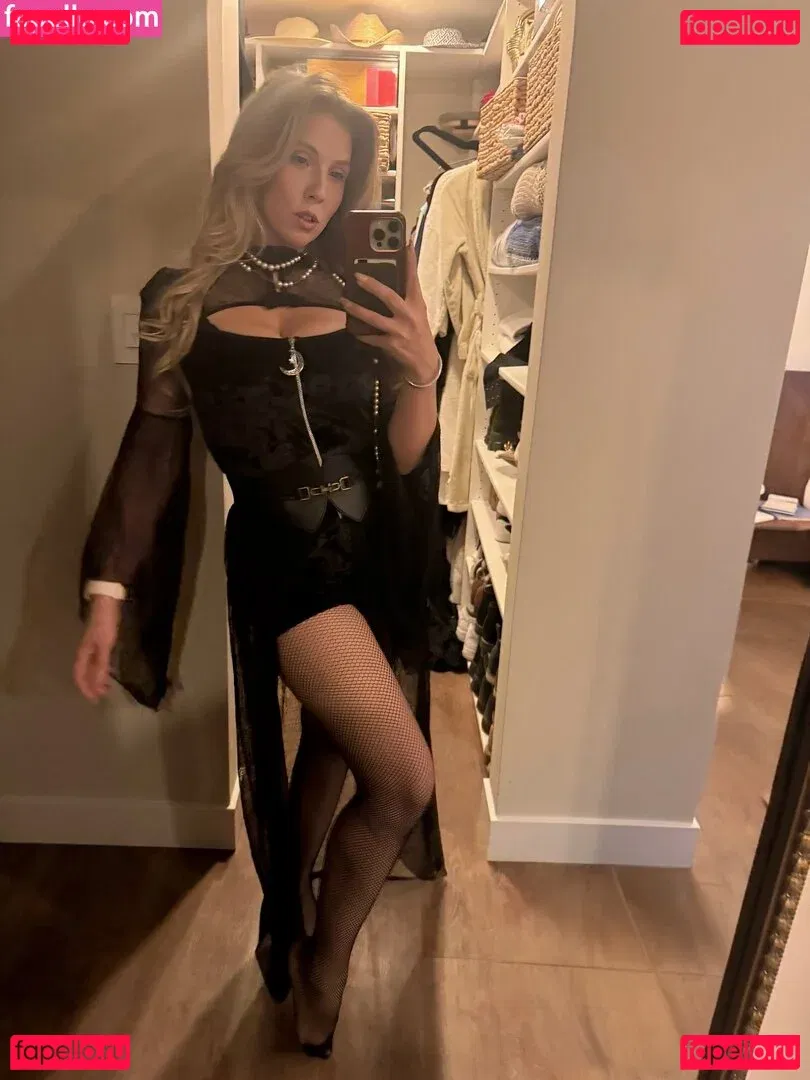 Lena Paul Onlyfans Photo Gallery 