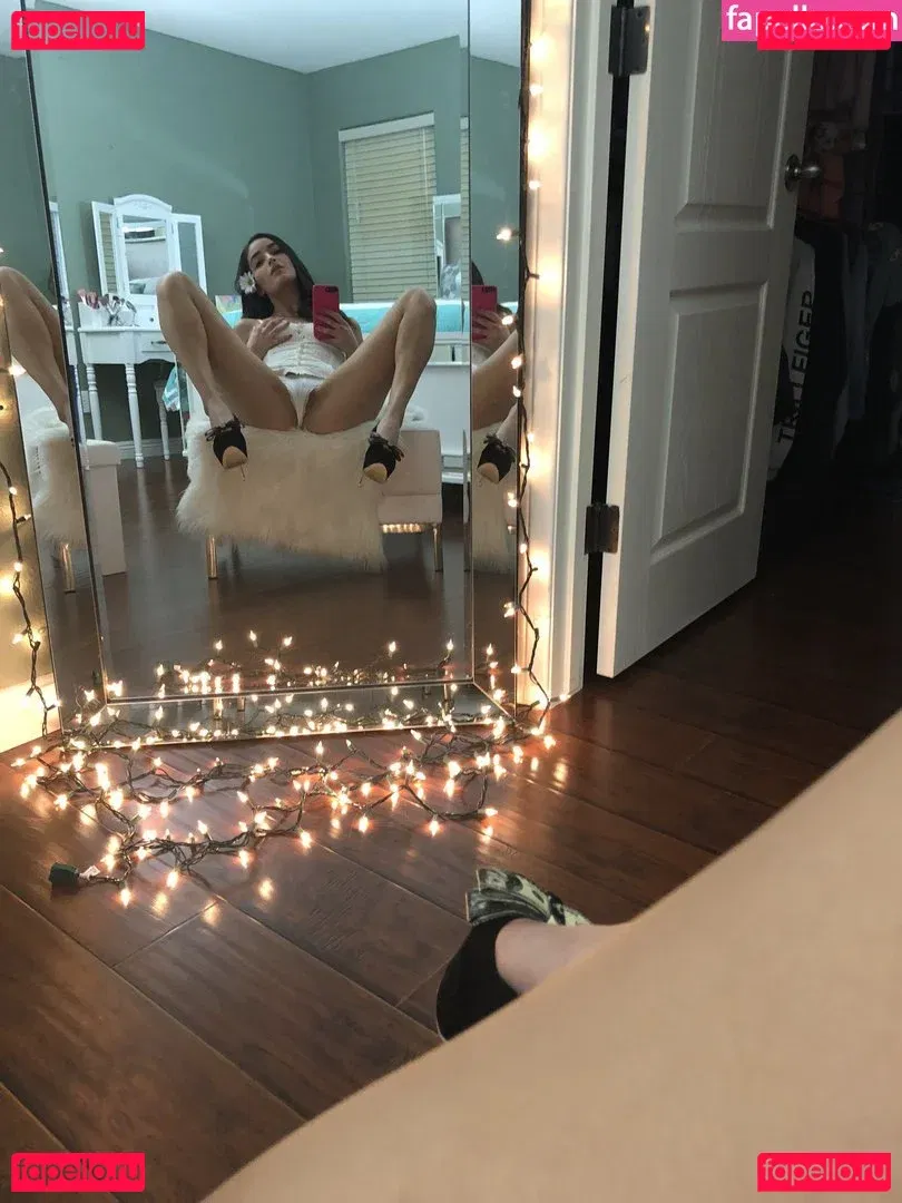 emilycc Onlyfans Photo Gallery 