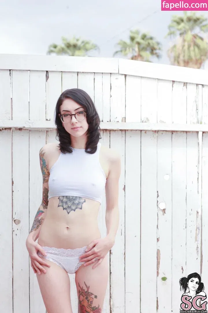 Feryn Suicide Onlyfans Photo Gallery 