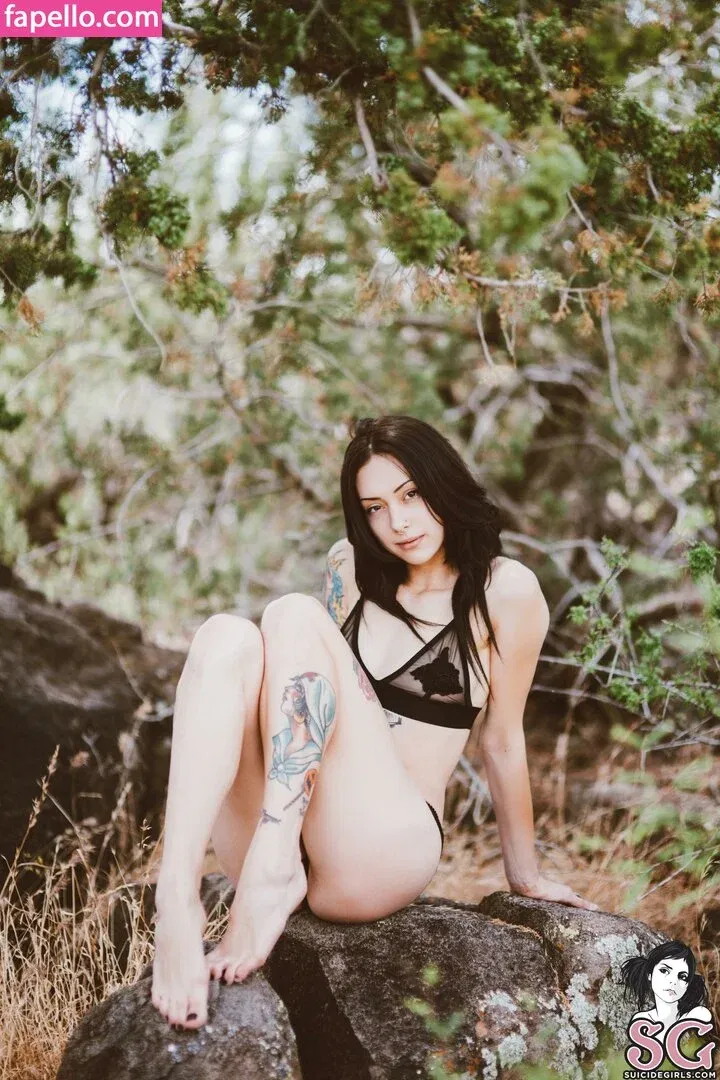 Feryn Suicide Onlyfans Photo Gallery 