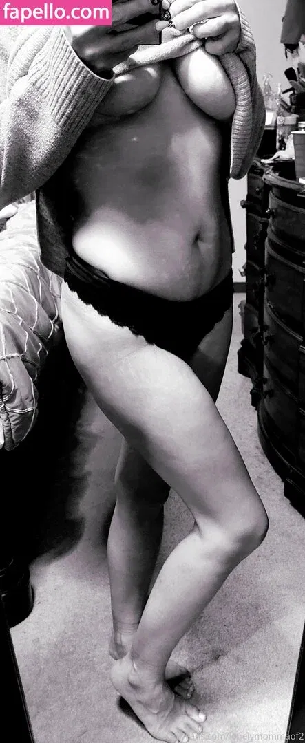 lonelymommaof2 Onlyfans Photo Gallery 