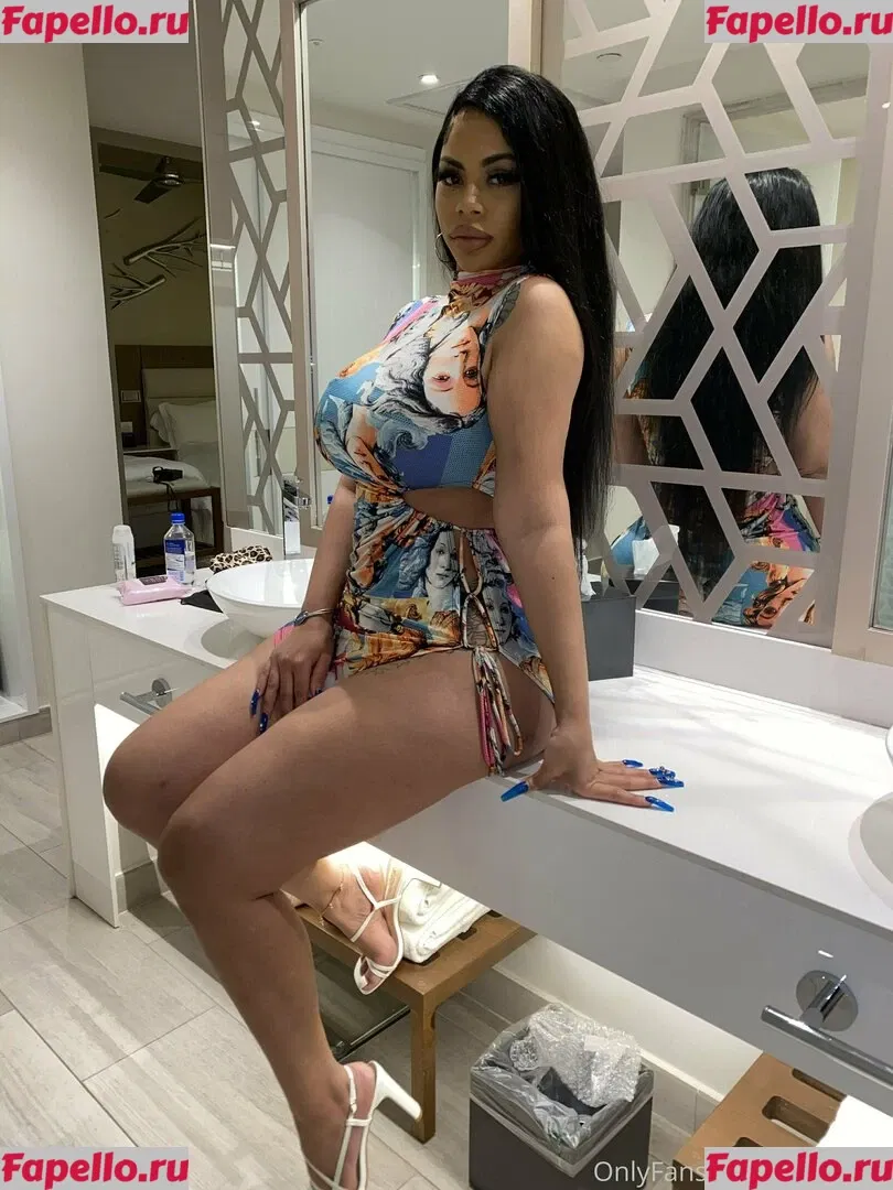 strellakat Onlyfans Photo Gallery 