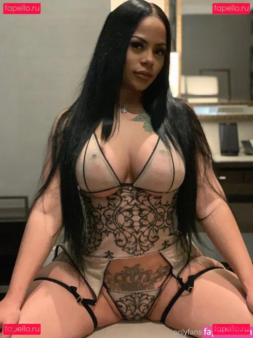 strellakat Onlyfans Photo Gallery 