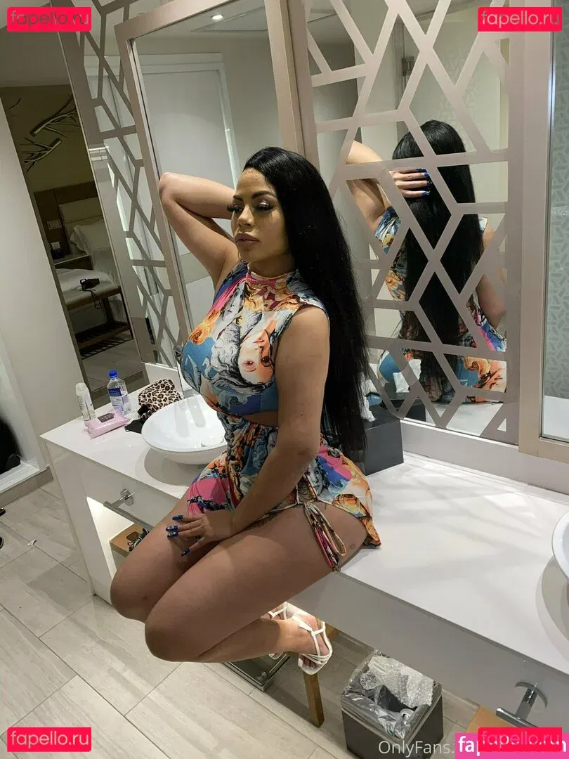 strellakat Onlyfans Photo Gallery 