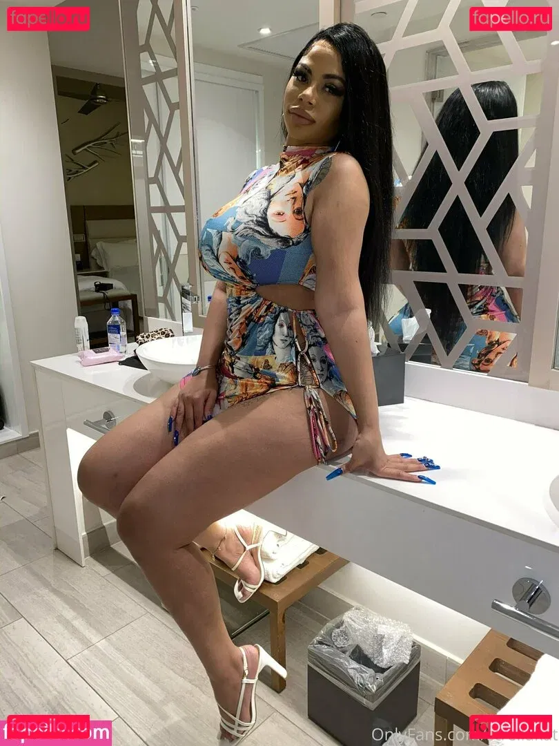 strellakat Onlyfans Photo Gallery 