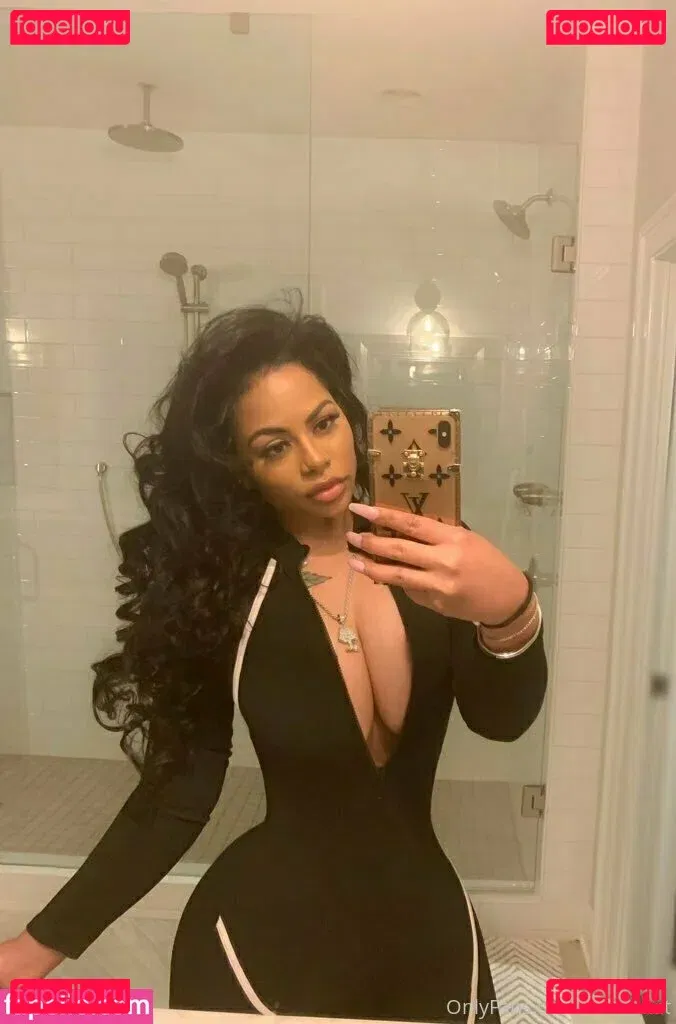 strellakat Onlyfans Photo Gallery 