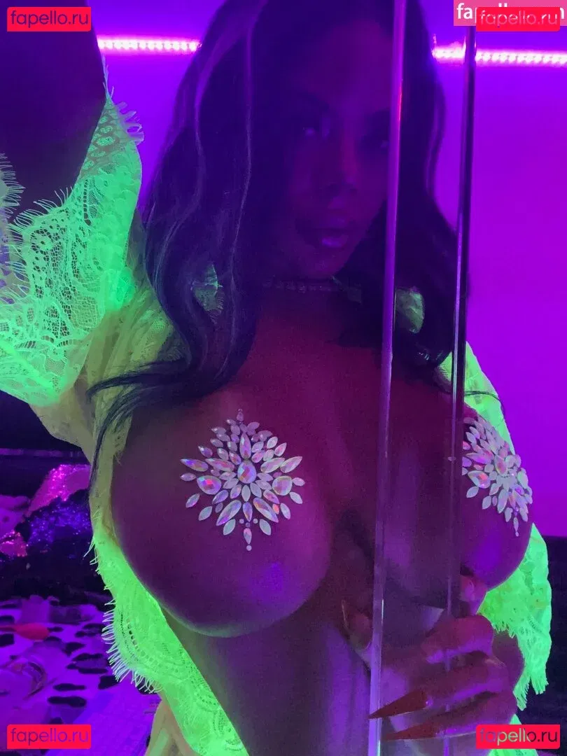 strellakat Onlyfans Photo Gallery 