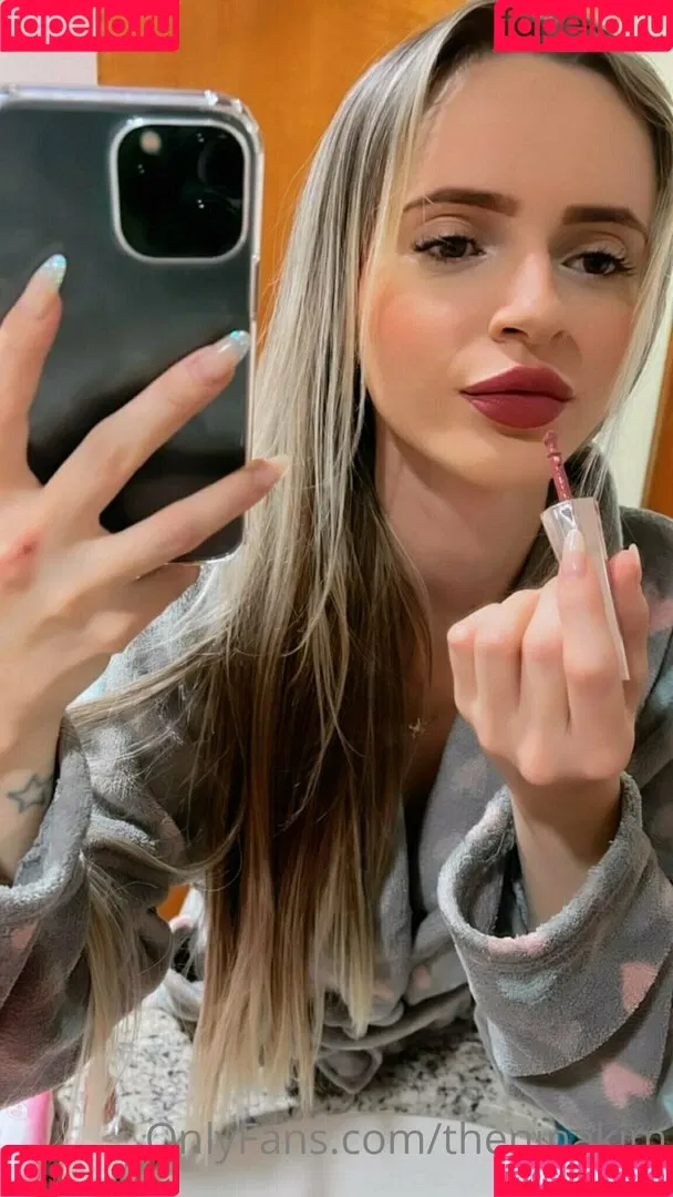 theninakim Onlyfans Photo Gallery 