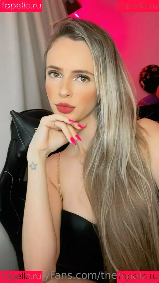 theninakim Onlyfans Photo Gallery 