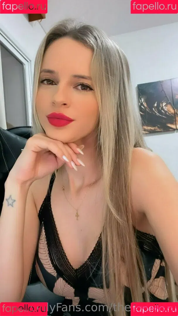 theninakim Onlyfans Photo Gallery 