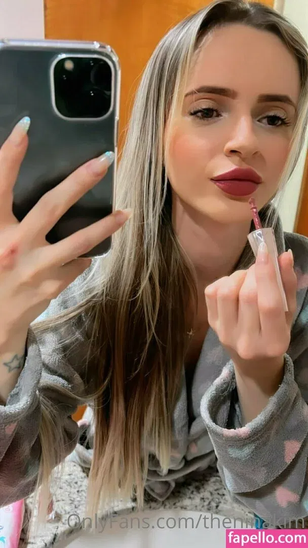 theninakim Onlyfans Photo Gallery 