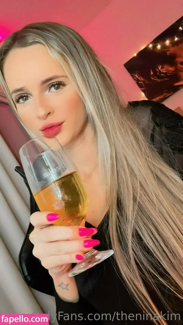 theninakim Onlyfans Photo Gallery 