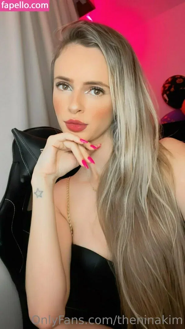theninakim Onlyfans Photo Gallery 