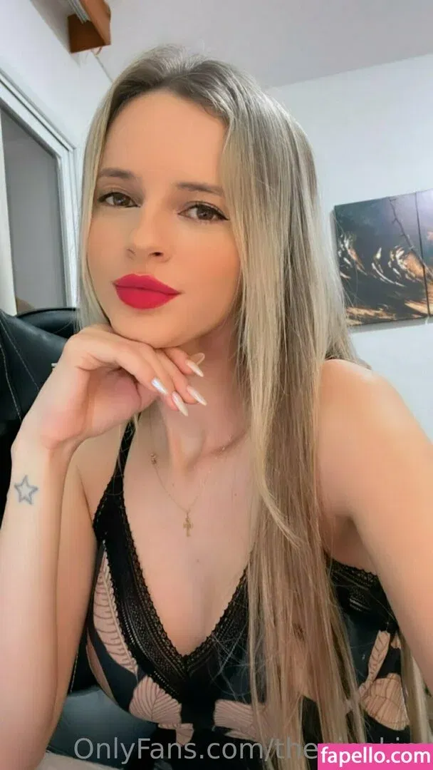 theninakim Onlyfans Photo Gallery 