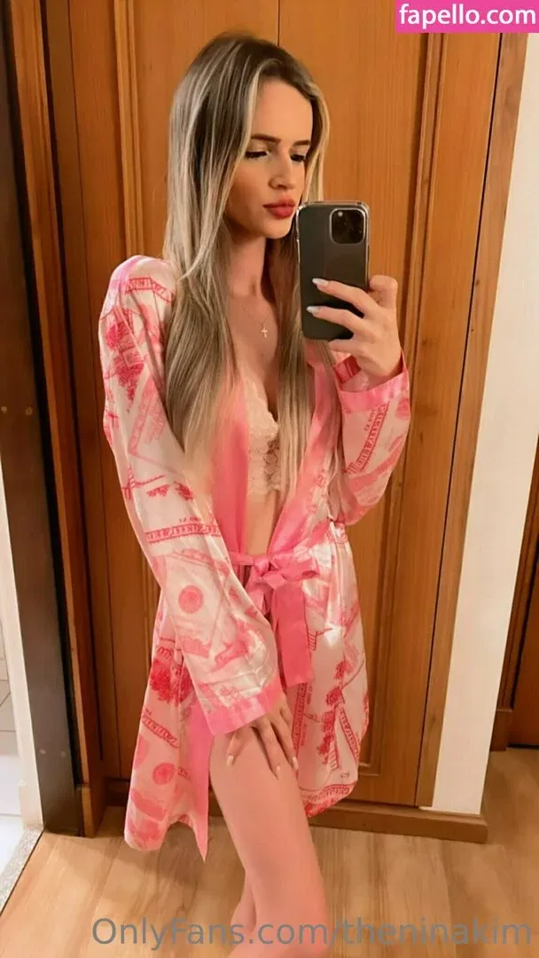 theninakim Onlyfans Photo Gallery 